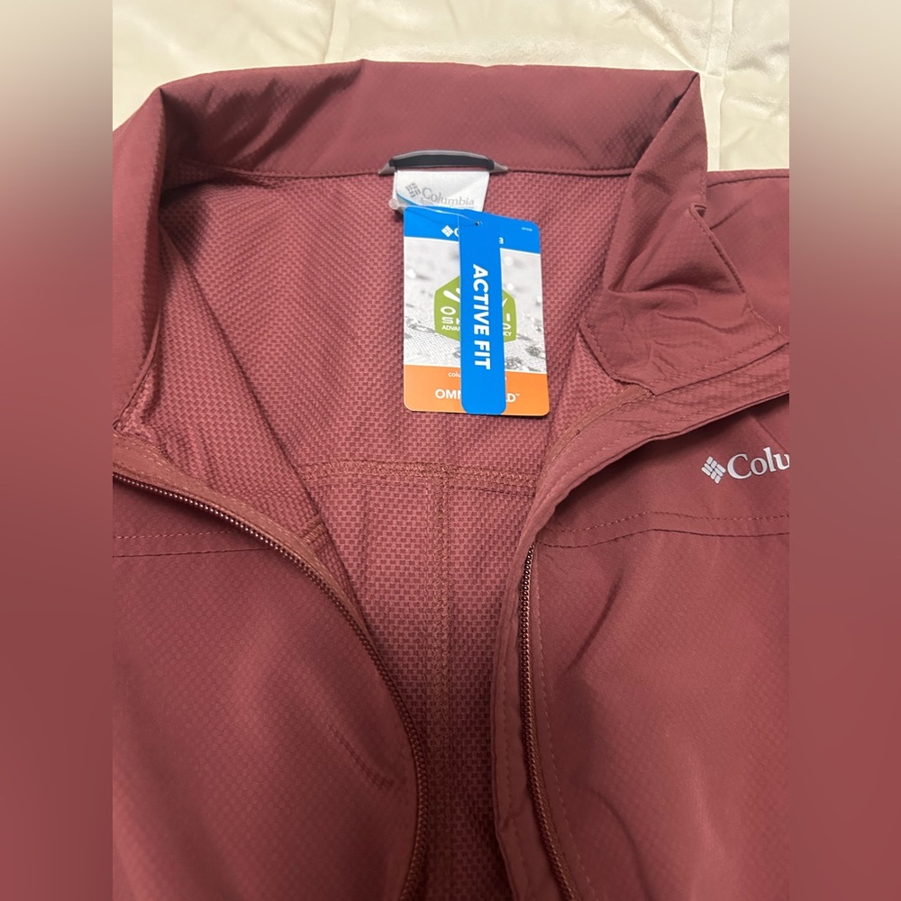 Columbia Women’s Vista Hills Softshell Jacket Size XL Maroon.